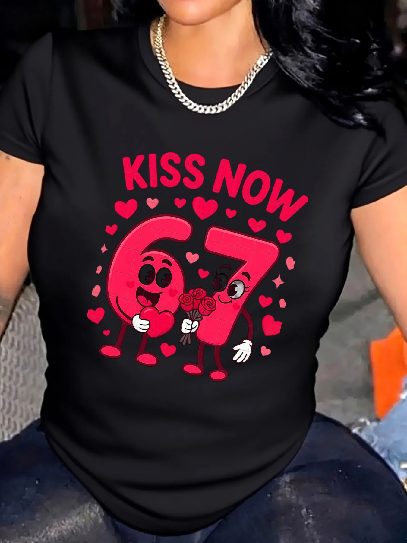 

Женская футболка больших размеров, поцелуй на день Святого Валентина, теперь 67, уличная одежда с принтом в виде сердечек для пары