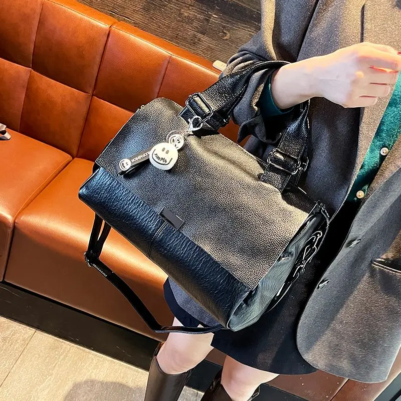 

High Quality Sheepskin Lychee Patterned Flip Top Portable Women's Bag, Fashionable And High-end, Large Capacity Boston Bag Women