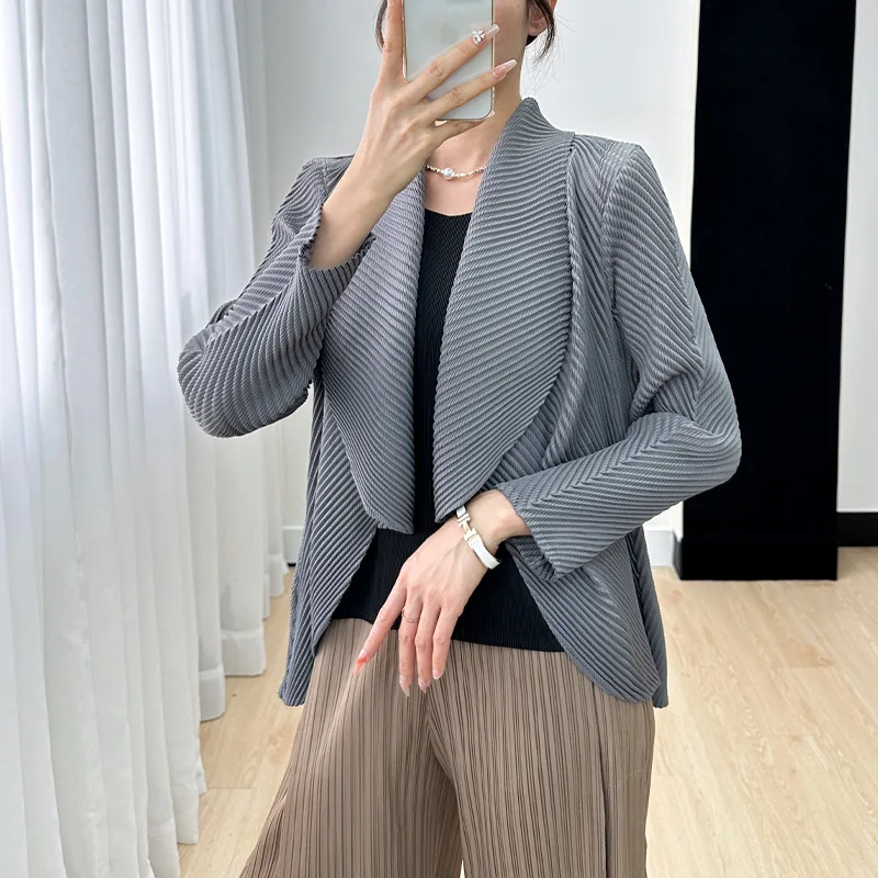 Short Coat 2023 Spring/Summer New Fashion Polo Cardigan Slim and Fashionable Pleated Top for Women