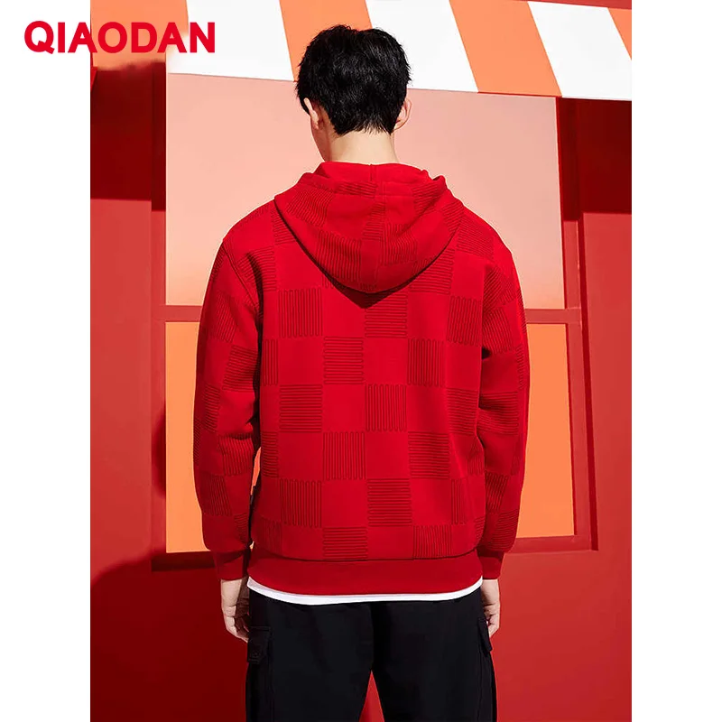 QIAODAN Sudadera con capucha roja para hombre 2025 Pollovers deportivos suéteres de manga larga sueltos transpirables Casual Otoño Invierno Tops QDLWD3251617B