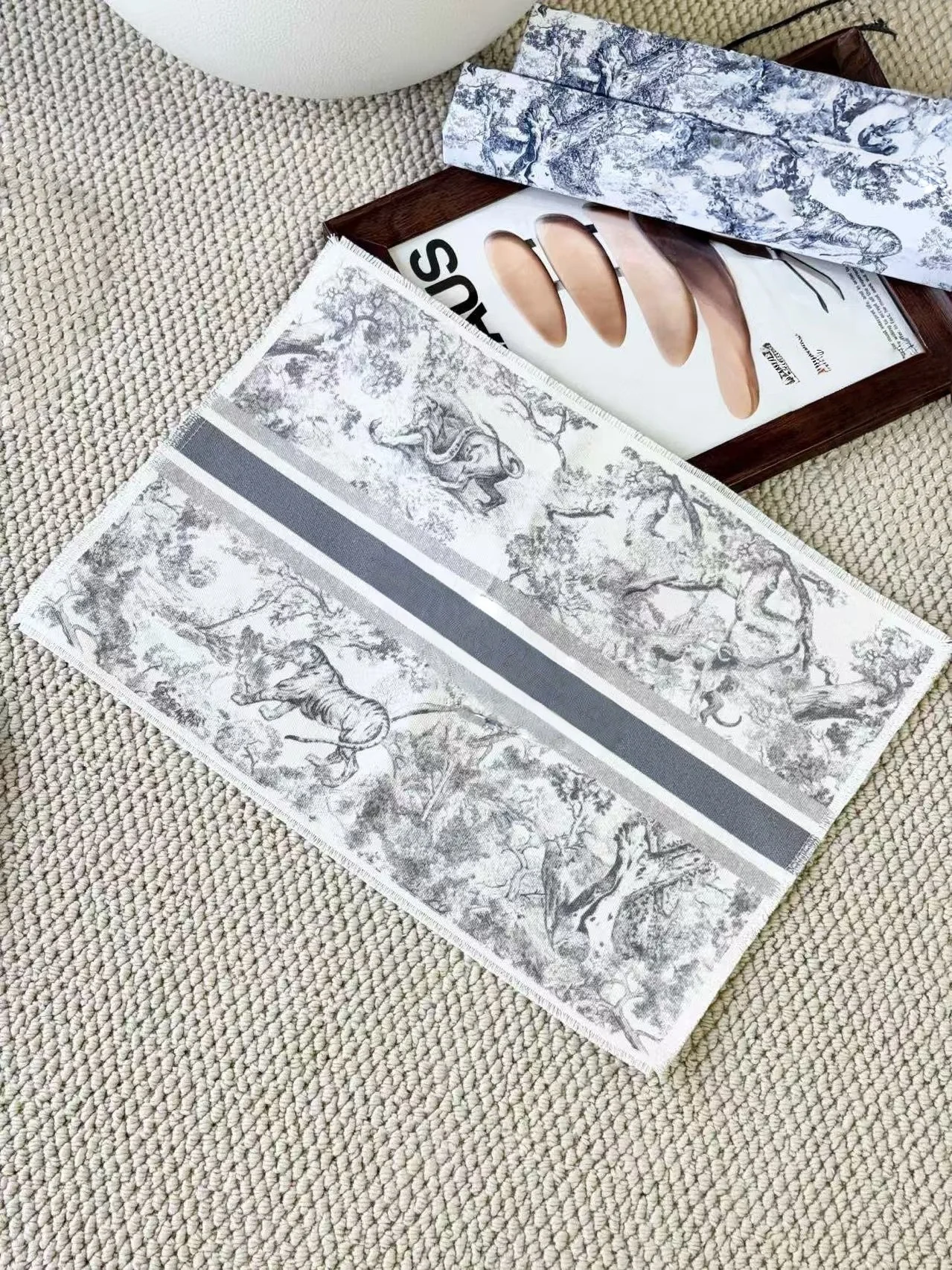 

Premium D Series Table Pad: Linen-Cotton Heat/Stain/Waterproof. Chic Decor & Festive Gift-Grade Must-Have Solution.