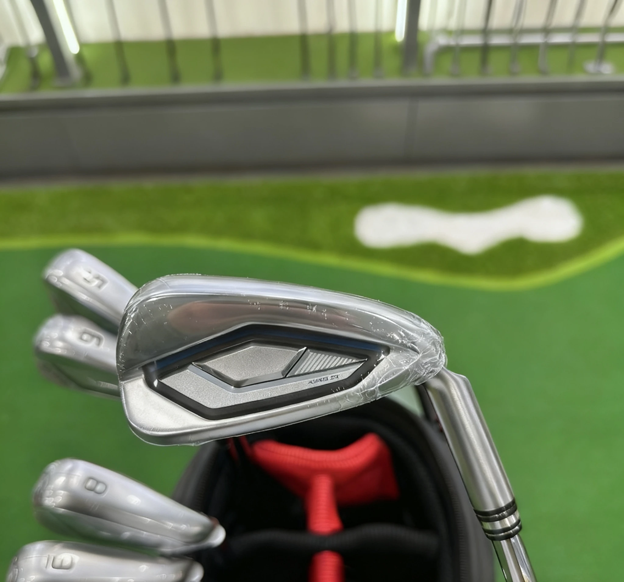 

Carbon steel beginner set of golf clubs numerical control forged right hand iron head with rubber grip unisex graphite and steel