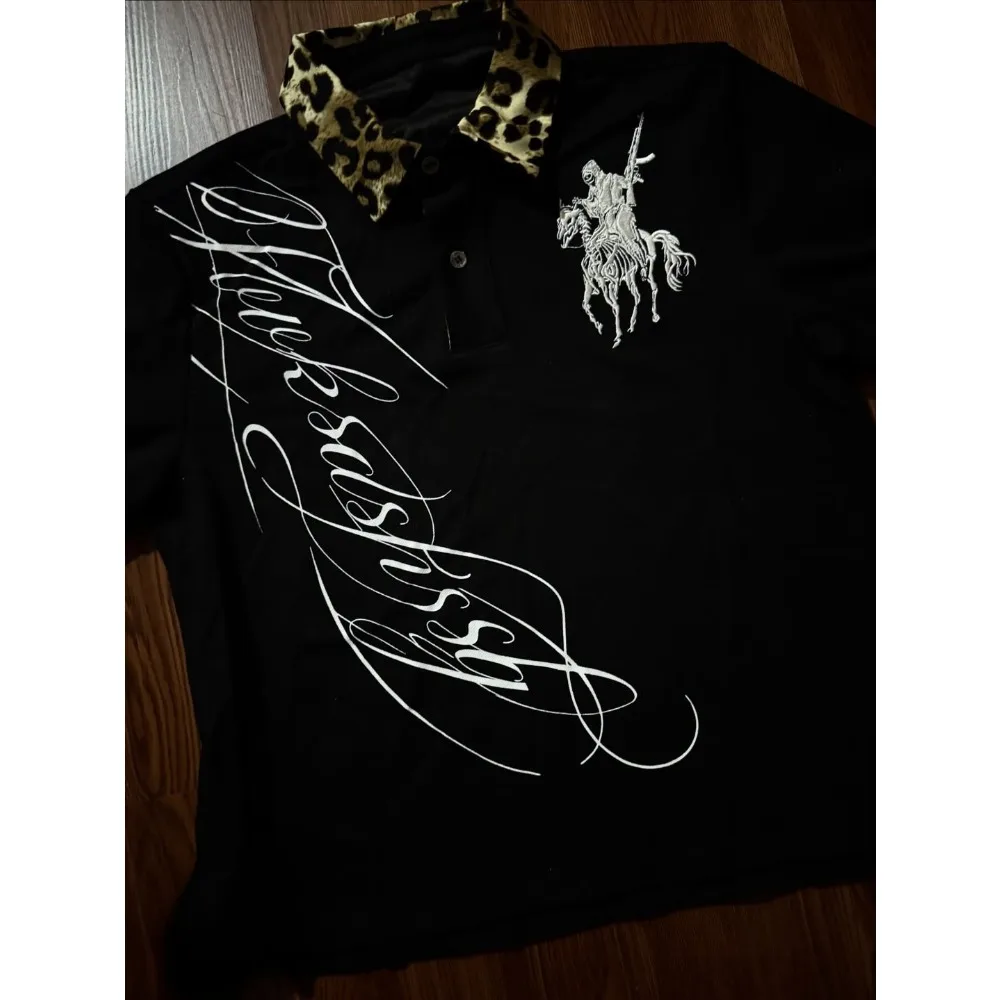 Y2K Gothic Leopardenkragen Poloshirt Retro Ritter Pferd Kurzarm T-Shirt Hip Hop Graffiti Streetwear Harajuku Loose T-Shirt – Detail 5