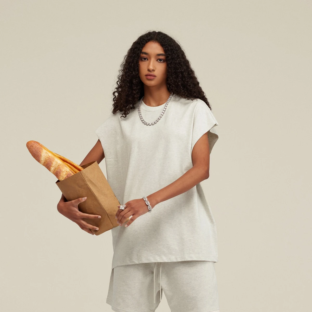 تيشيرتات رجالية عصرية لربيع وصيف 2025 100% قطن بدون أكمام تي شيرت رياضي للشارع للرجال بلون سادة تيشيرتات نسائية كبيرة الحجم