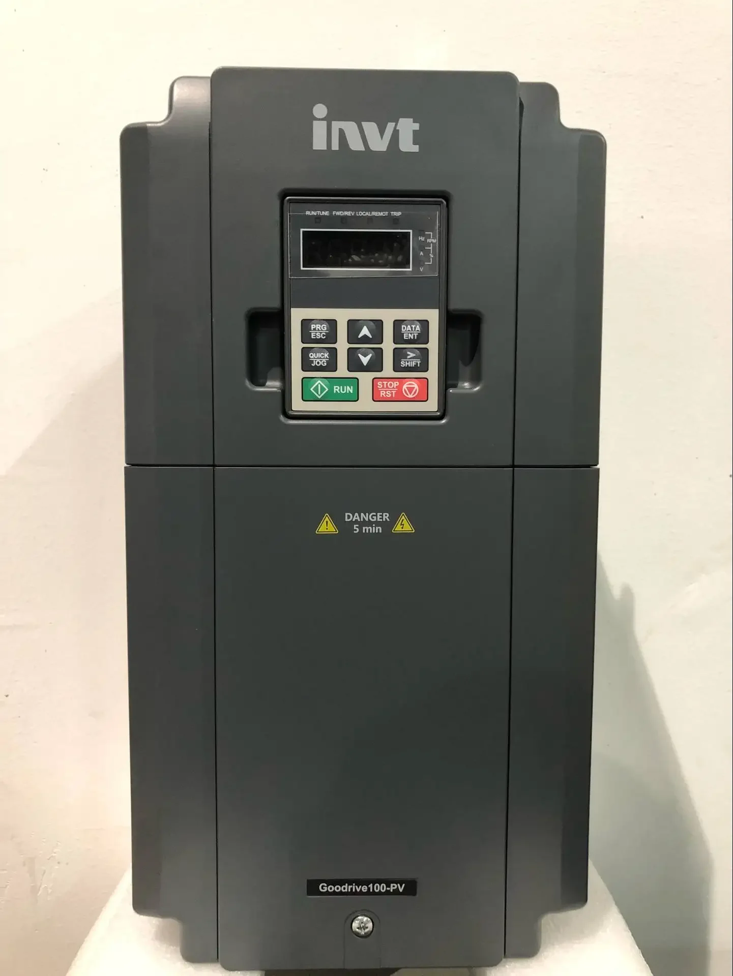 INVT Solar inverter drive 0.75kw 1.5kw 2.2kw single phase three phase solar pump inverter