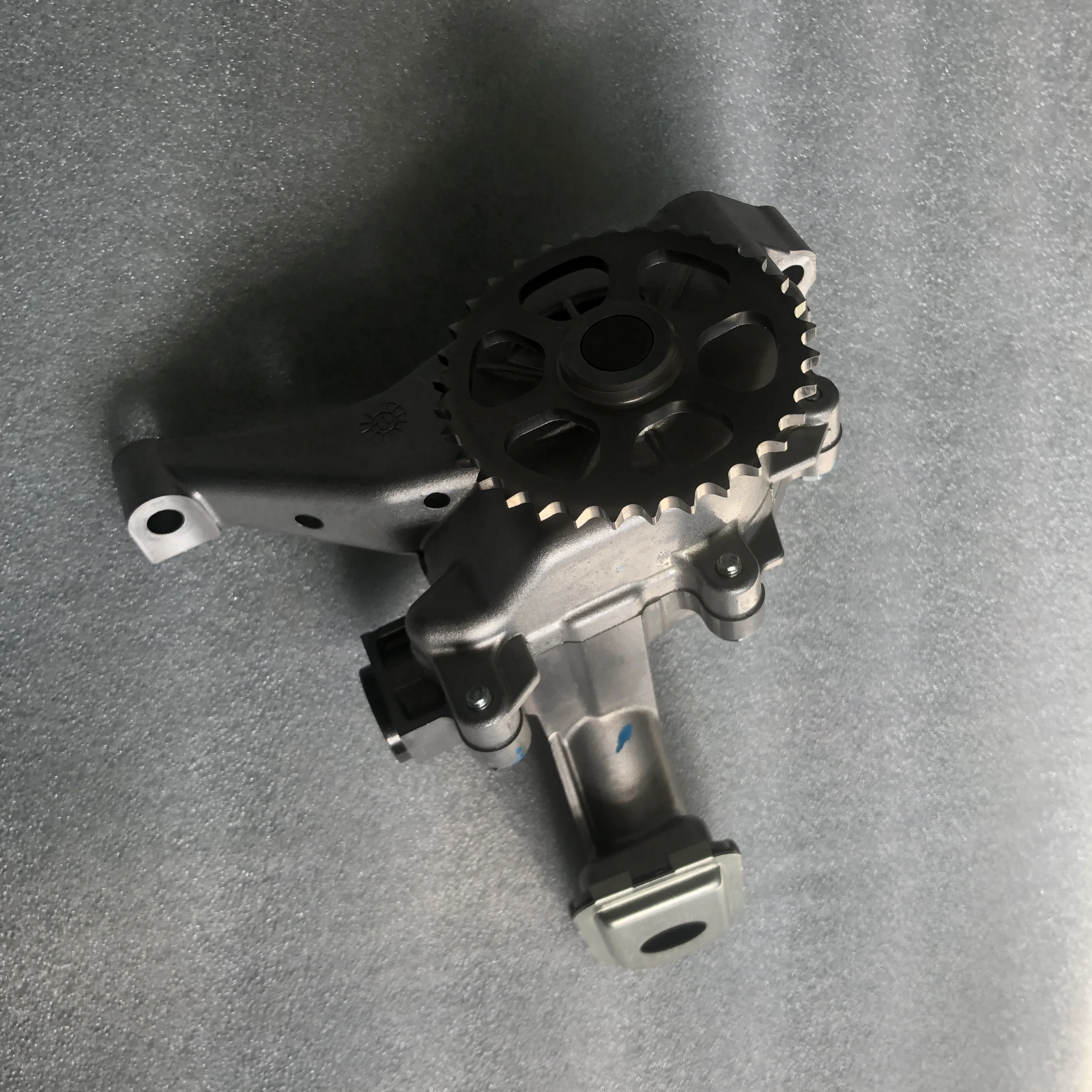 6711800601 Auto Parts High Performance Oil Pump Oil Pump for Ssangyong Korando Rodius Actyon Rexton