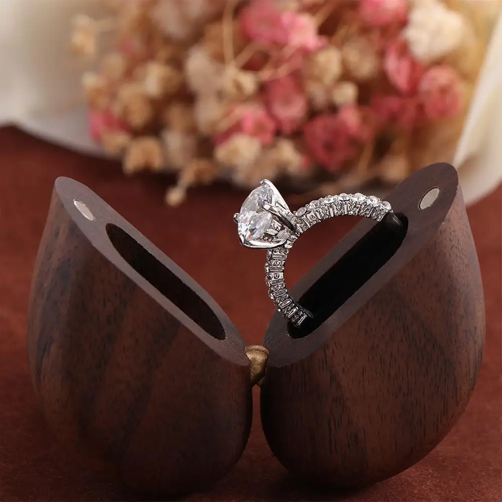 

Heart Shaped Wooden Ring Box Single Slot Durable Proposal Ring Case Walnut Wood Portable Jewelry Organizer Box Mother's Day