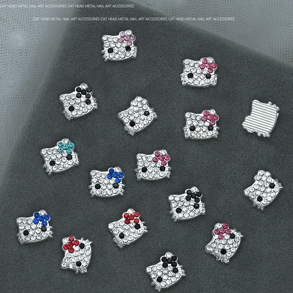 10/35 Buah Bagian Kuku Kristal Kitty Kawaii 3D Berlian Penuh Jimat Kuku Hello Kitty Kepala KT Berkilau dengan Dekorasi Seni Kuku Berlian Kecil