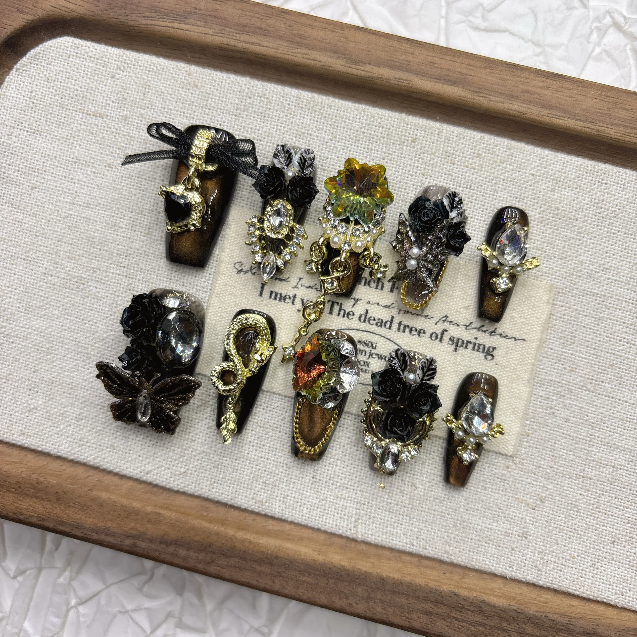 Zwart goud patroon gotische pers op nagels Heavy Duty handgemaakte 3D rozen iriserende diamanten Metalen accessoires Ideaal voor Gothic Hig