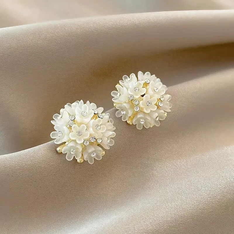 Big Beige Shiny Rhinestone Acrylic Resin Camellia Flower Stud Earring for Women Simple Sweet Jewelry Wedding Christmas Gift