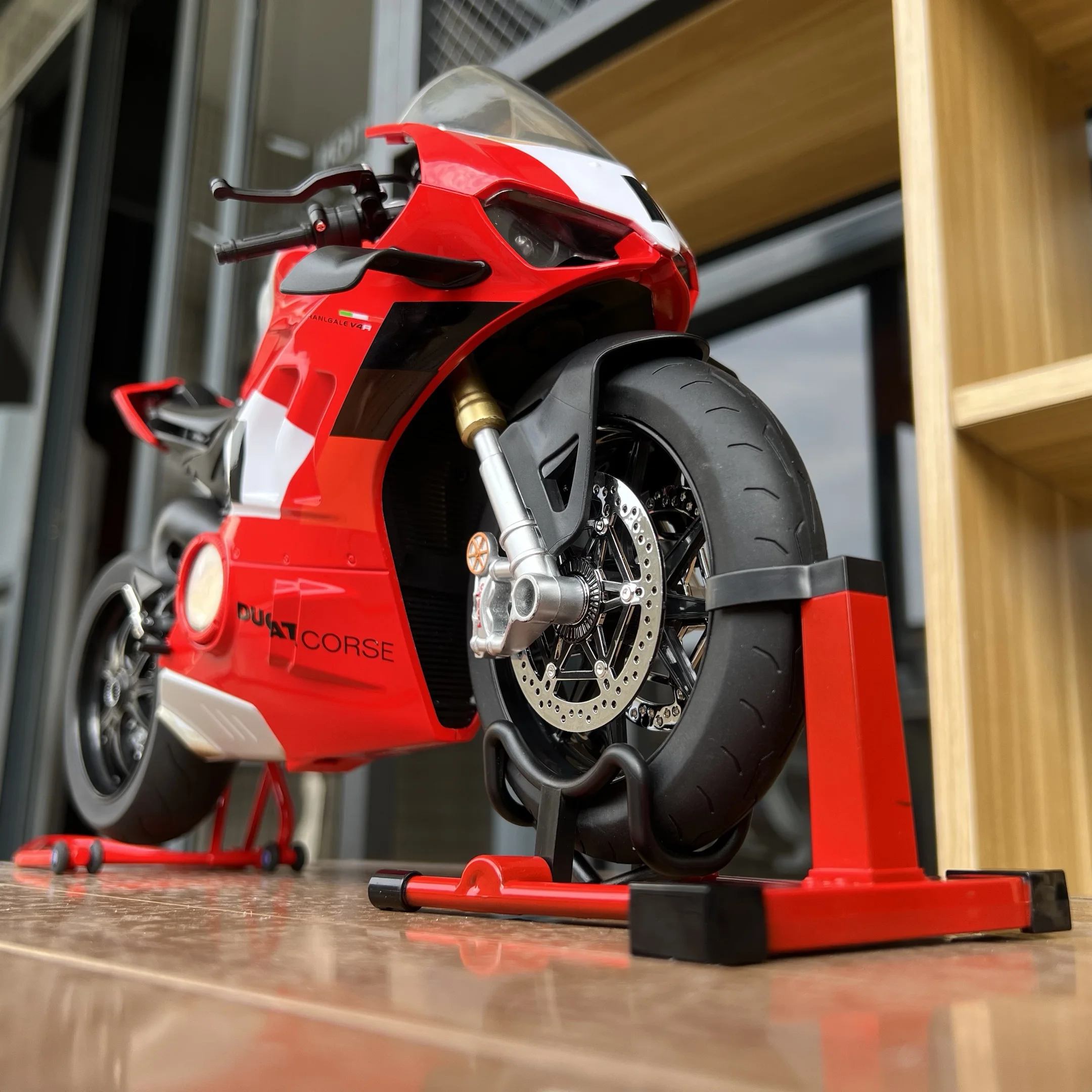 Spray 1:6 Ducati V4S Racing Motorcycle Alloy Diecast Model Car Motorcycle Enthusiast Collection Display Decoration Ornaments Boy