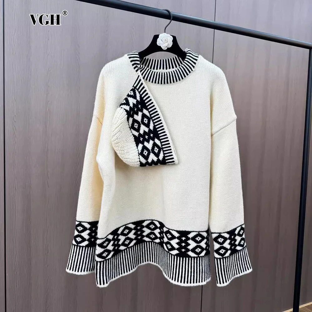 

VGH Spliced Hook Flower Hollow Knitwear For Women Round Neck Long Sleeves Loose Design Colorblock Sweater With Hat Female Winter