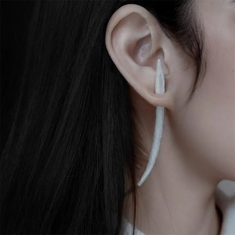 

Изогнутые серьги с матовой текстурой, длинные серьги-гвоздики в стиле киберпанк, ювелирные изделия унисекс, модный подарок для вечеринки