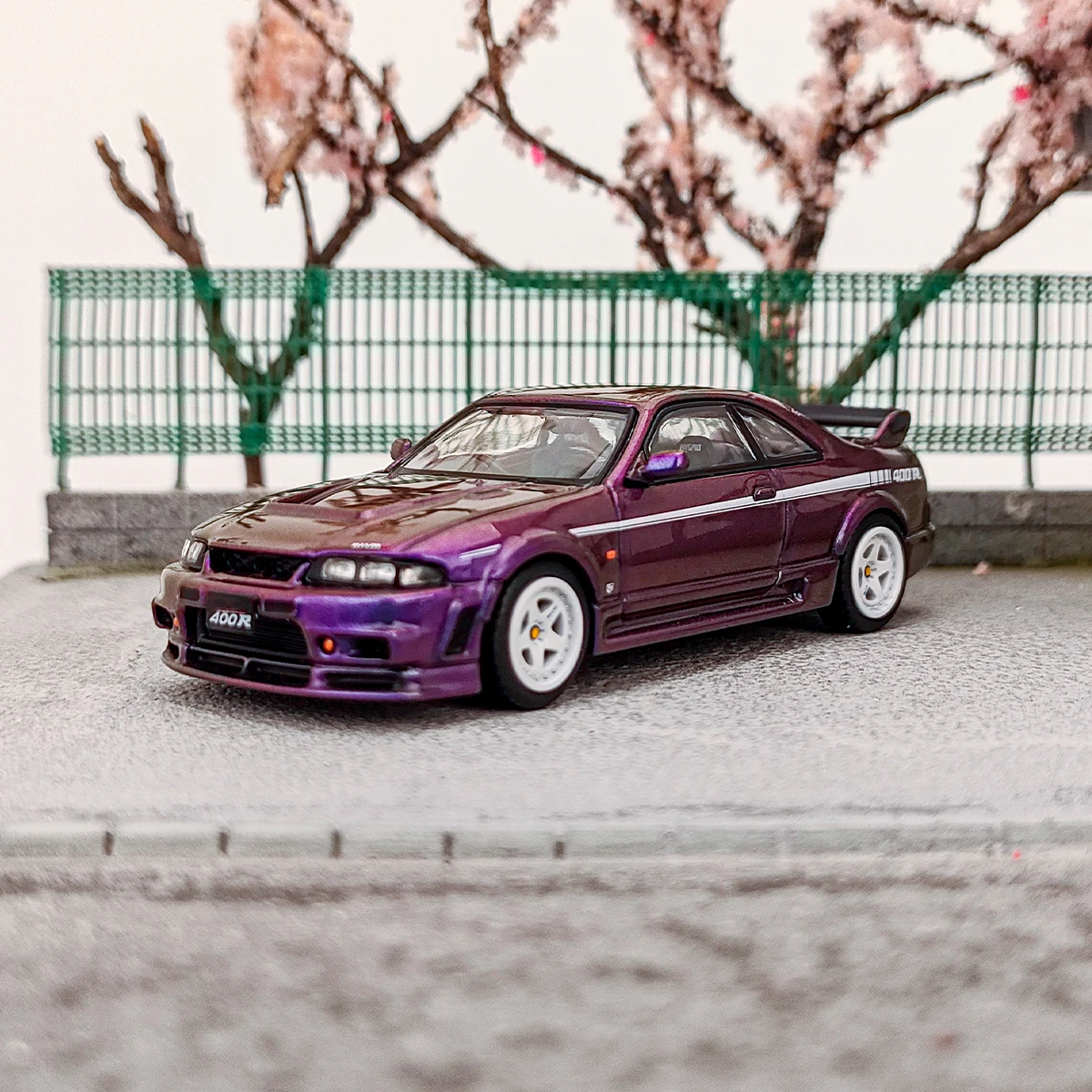 INNO  1:64 R33 NISMO 400R diecast model car