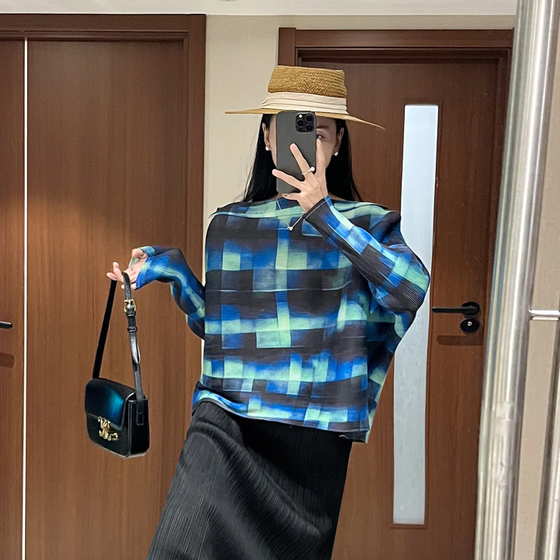 

Miyake Style One-line Collar T-shirt Long-sleeved Women's Fashionable Design Versatile Loose Casual Top High Bounce Jumper