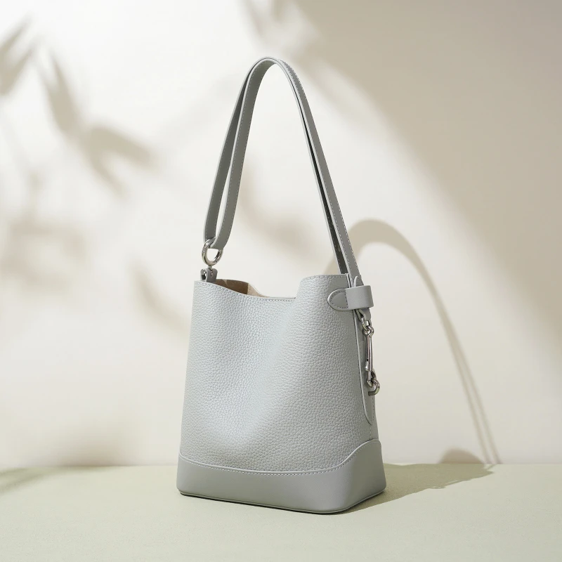 

Genuine Leather Commuter Shoulder Bag Simple Ladies Soft Cowhide Tote Shoulder Handbag Large Capacity Women Bucket Bag 2025 New