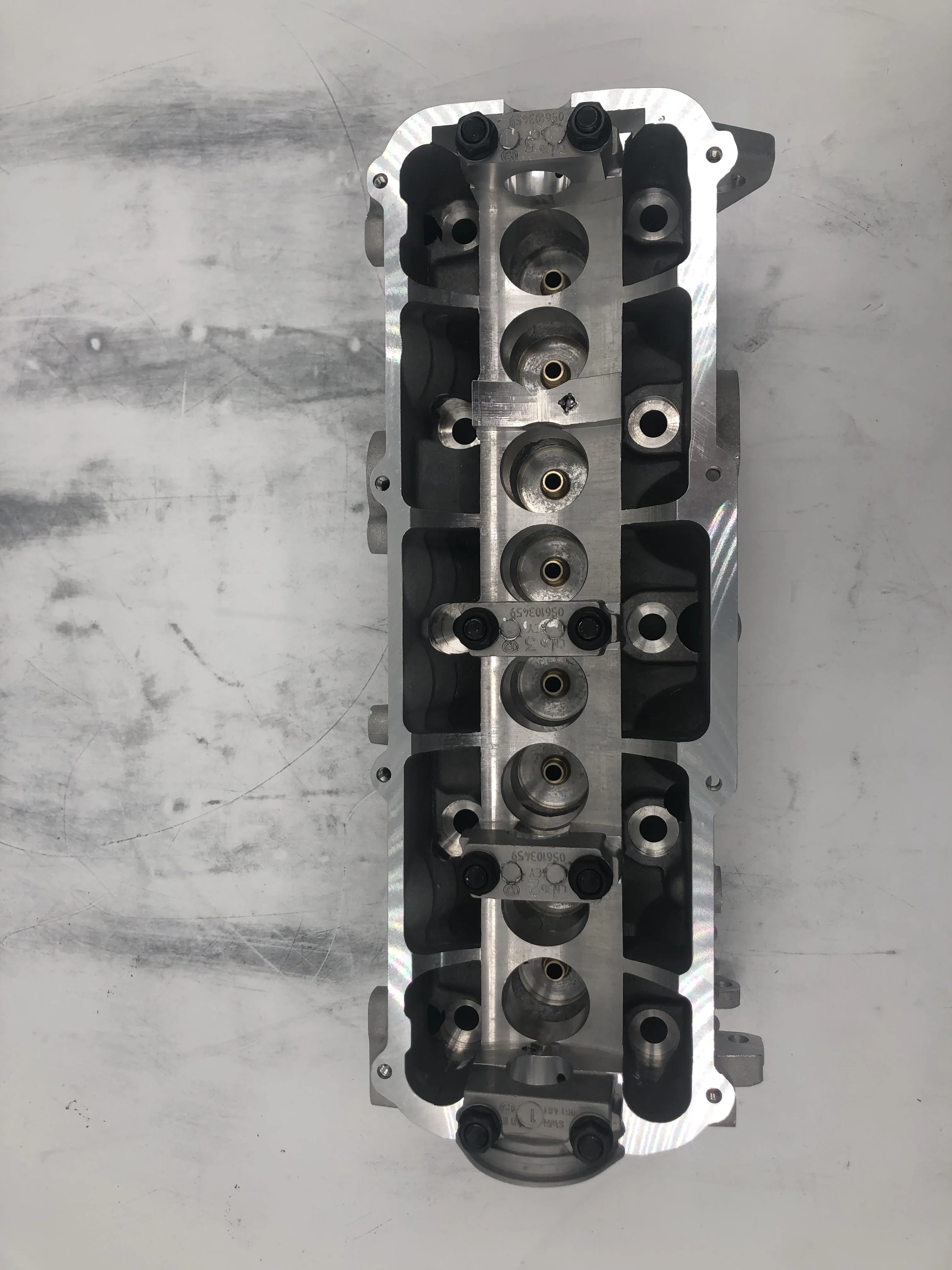 Complete cylinder head assembly for v-w pointer 1.8 8V Combi 1800 Reliable engine spare parts supplier