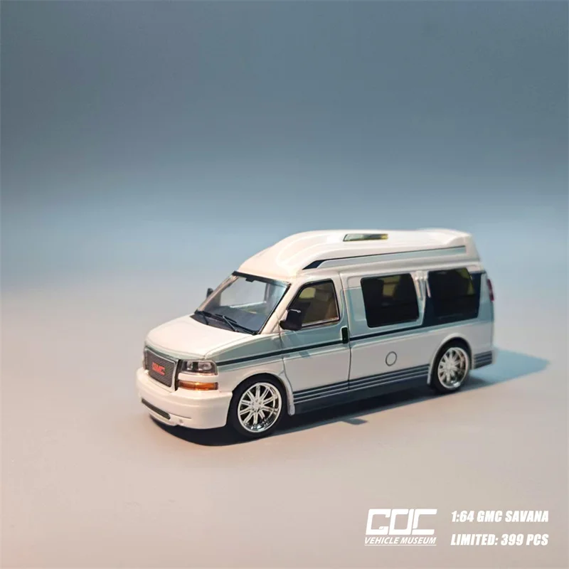 GOC 1:64 GMC SAVANA Vintage trend RV white limited399 Diecast Model Car