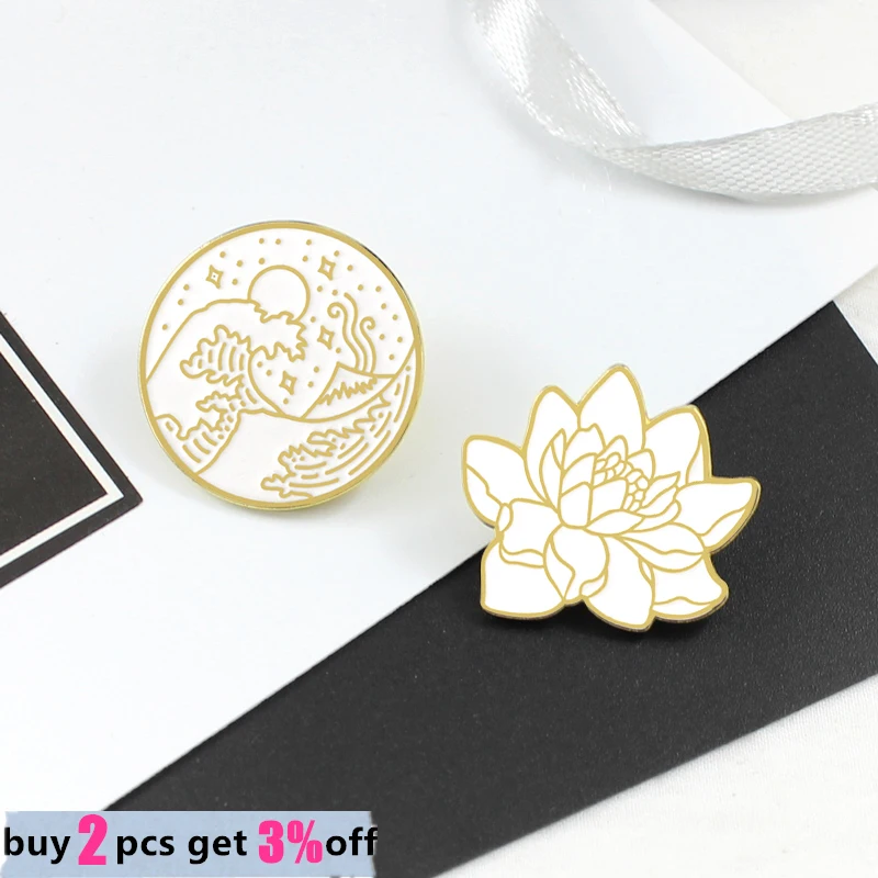 Wholesale Golden Pattern Lotus Wave Round Badge Brooches Seaside Wave Star Moon Ocean Plant Enamel Neutral Pins Gift for Friend