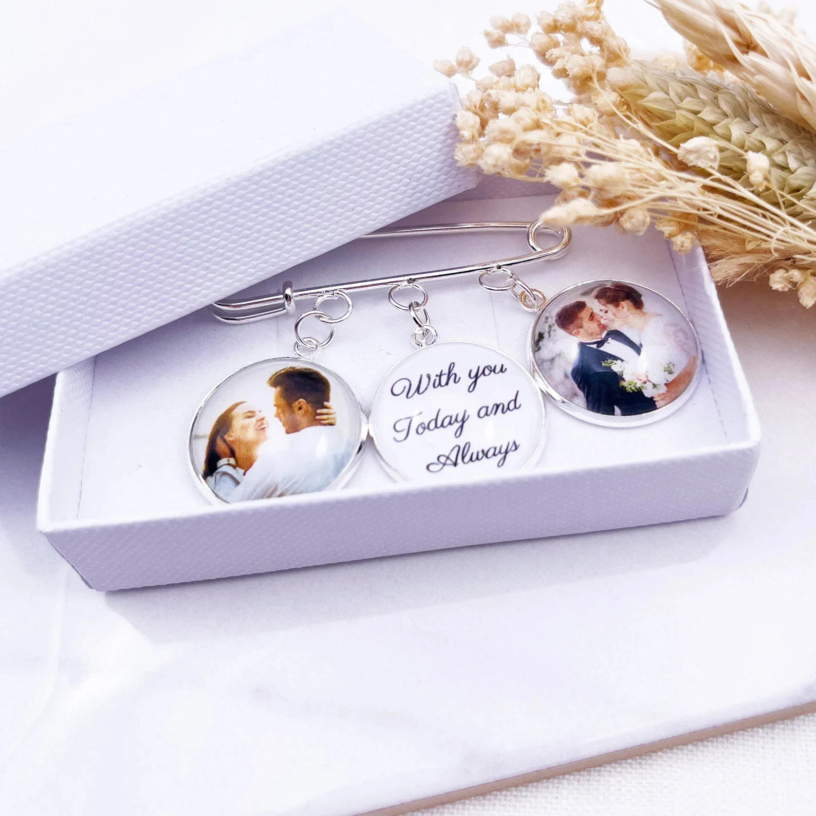 

Свадебная бутоньерка на заказ: мемориальная булавка на лацкане, подарок жениха