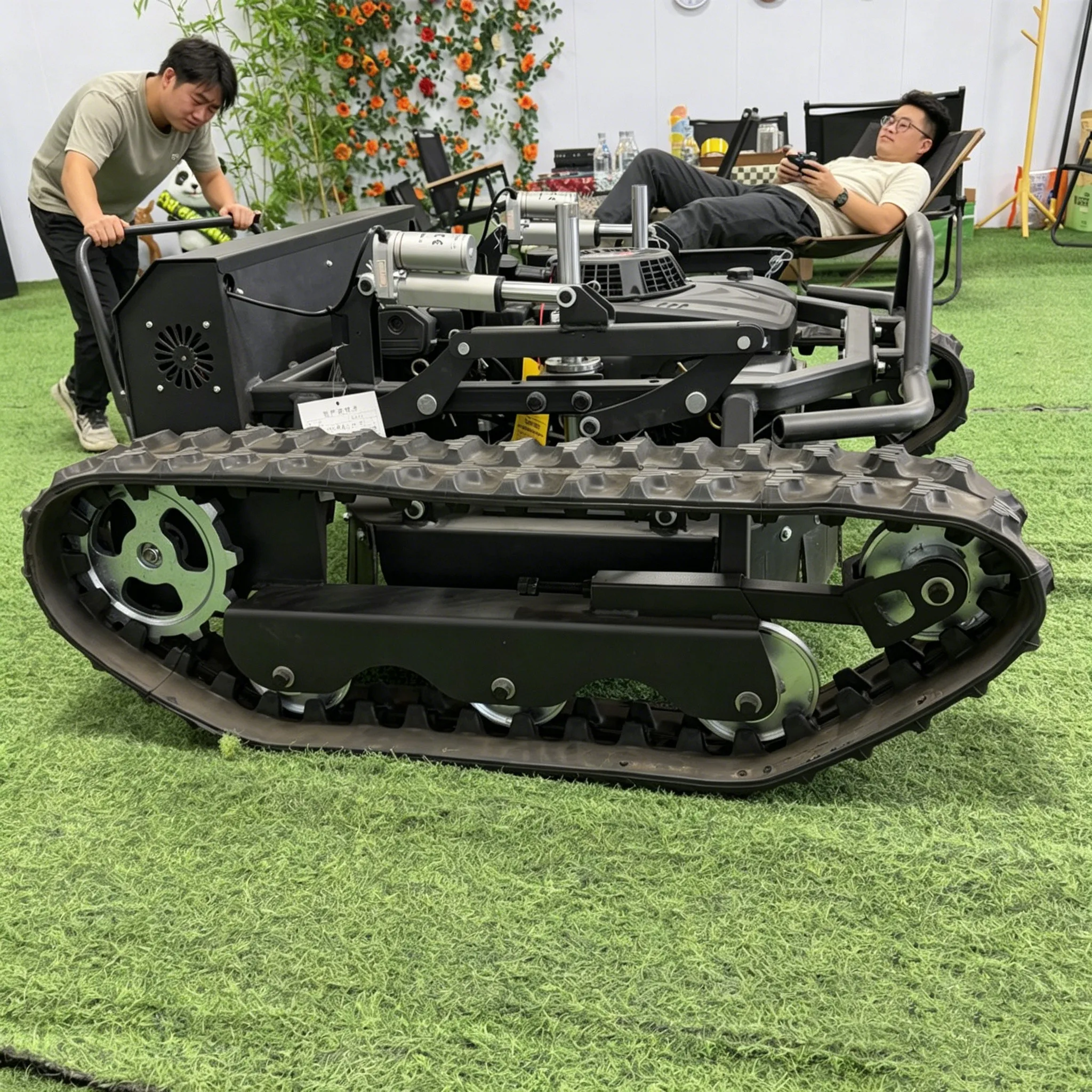 

Customized self-propelled lawn mower can independently complete lawn mowing work, remotely operate forest pruning machine