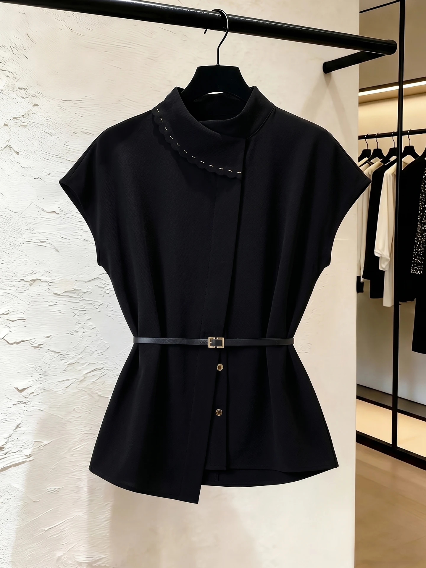 

Fashionable Short Sleeve Shirt Korean Style Straight Cut Silken Top Summer 2026 Slimming Versatile Uneven Design Trendy Top