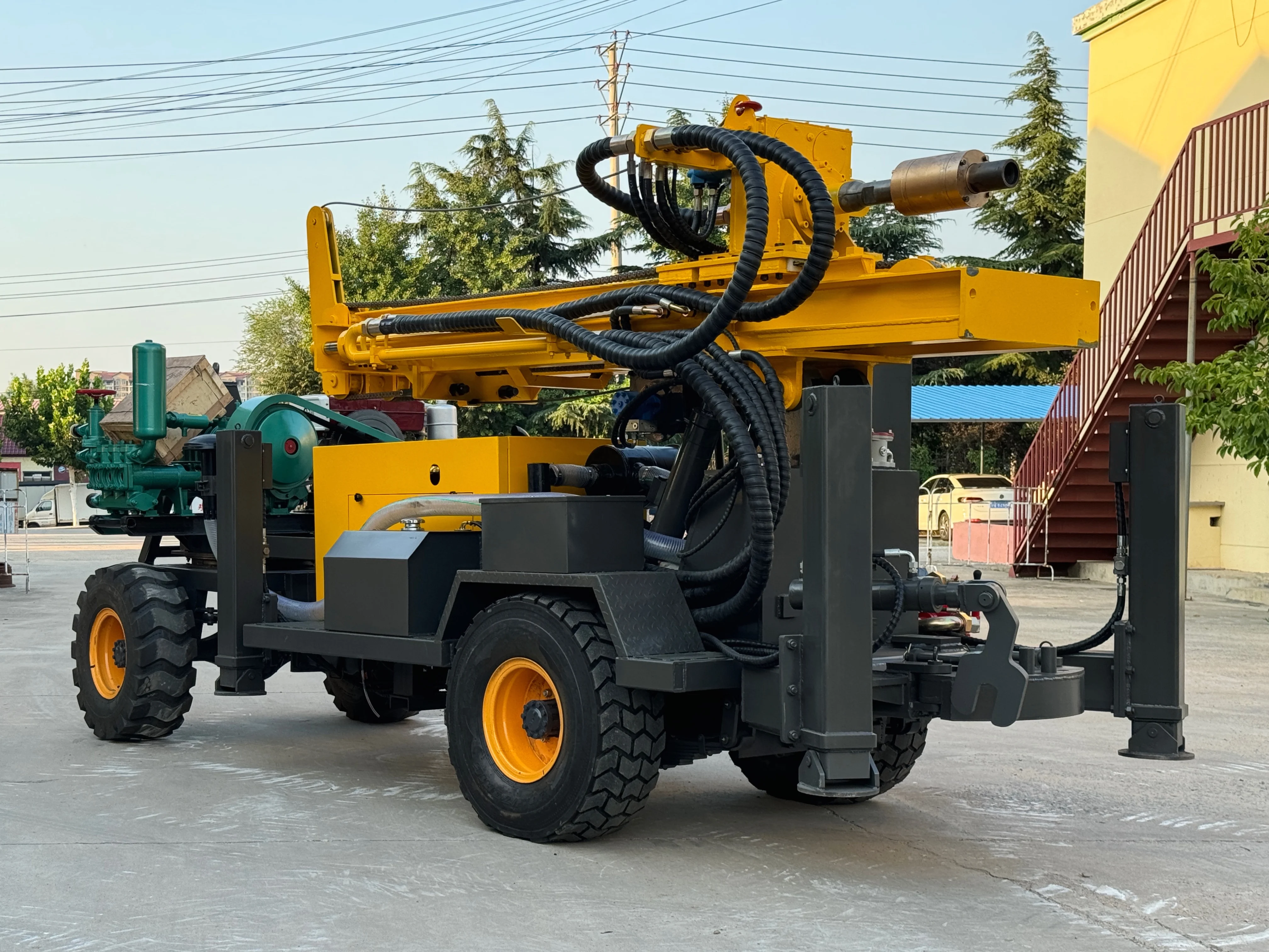 

Customizable Mobile Track-Driven Hydraulic Borehole Drilling System for 300-Meter Deep Water Wells