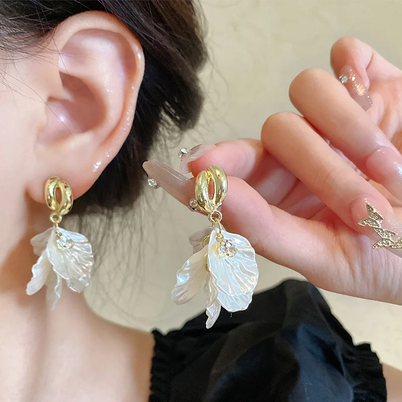 White Acrylic Petals Pendants Hanging Earrings for Women Lovely Multi-layers Flower Dangle Earrings 2025 new in fashion jewelry
