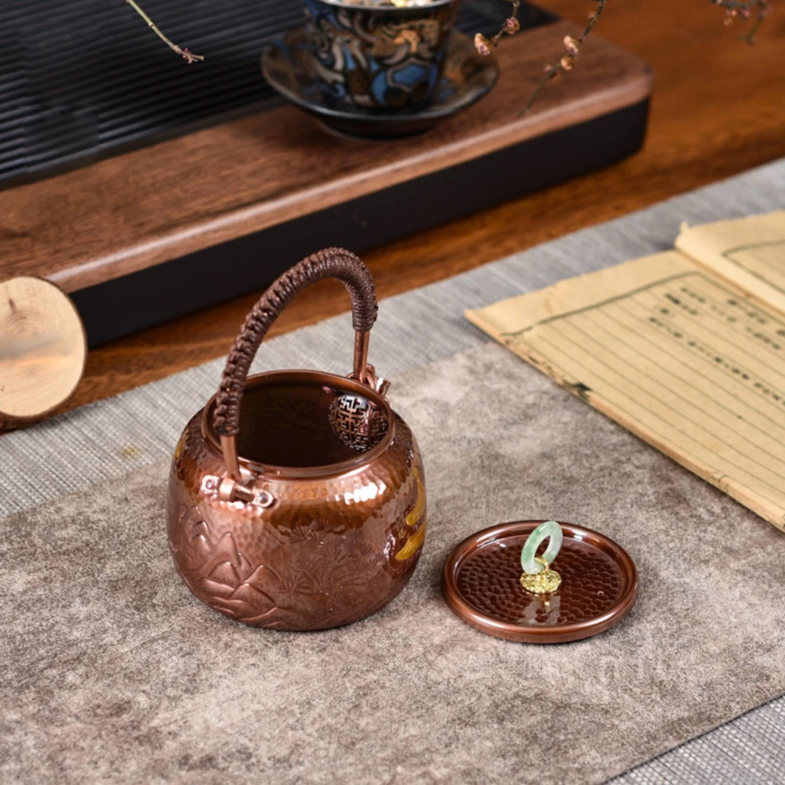 

Hand-Hammered Copper Teapot Coatinguncoated Copper Tea Kettle with Handle Drinkware Stovetop Safe Gift Box Packaging