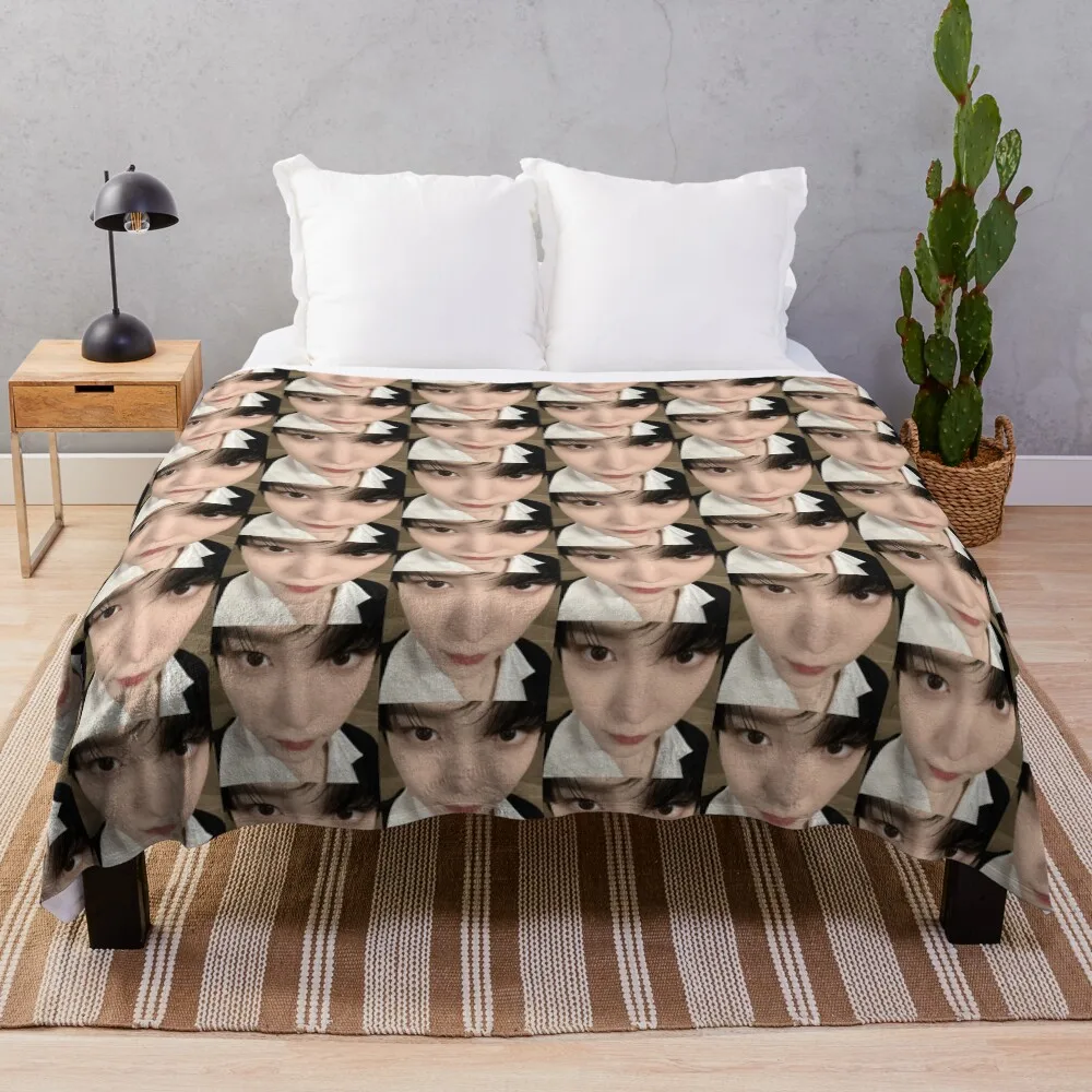 

Yuhno ateez, aesthetic Throw Blanket