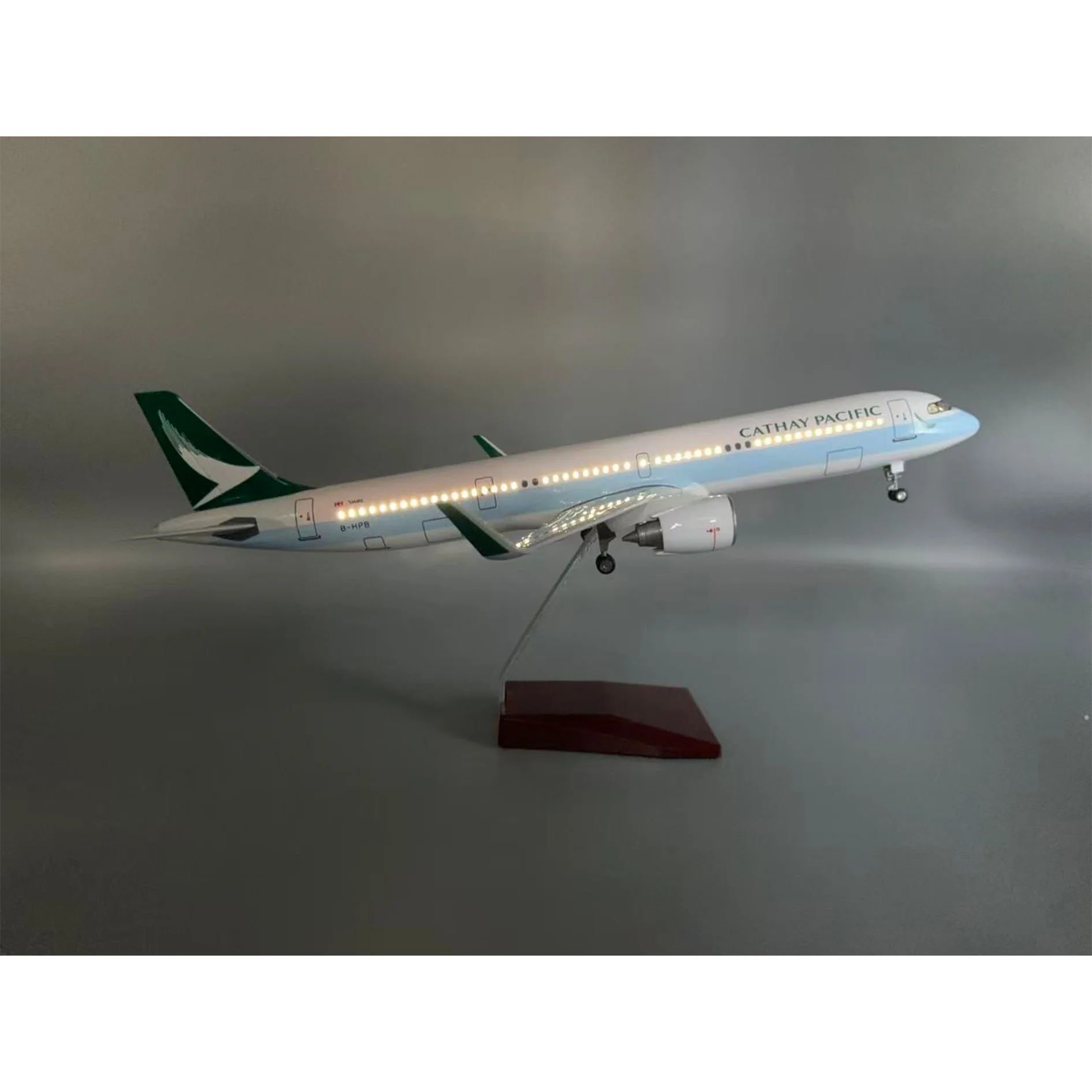 

Модель самолета Cathay Pacific Airbus A321 со светодиодной подсветкой и колесами, реалистичная статическая модель для настольного декора, коллекционная