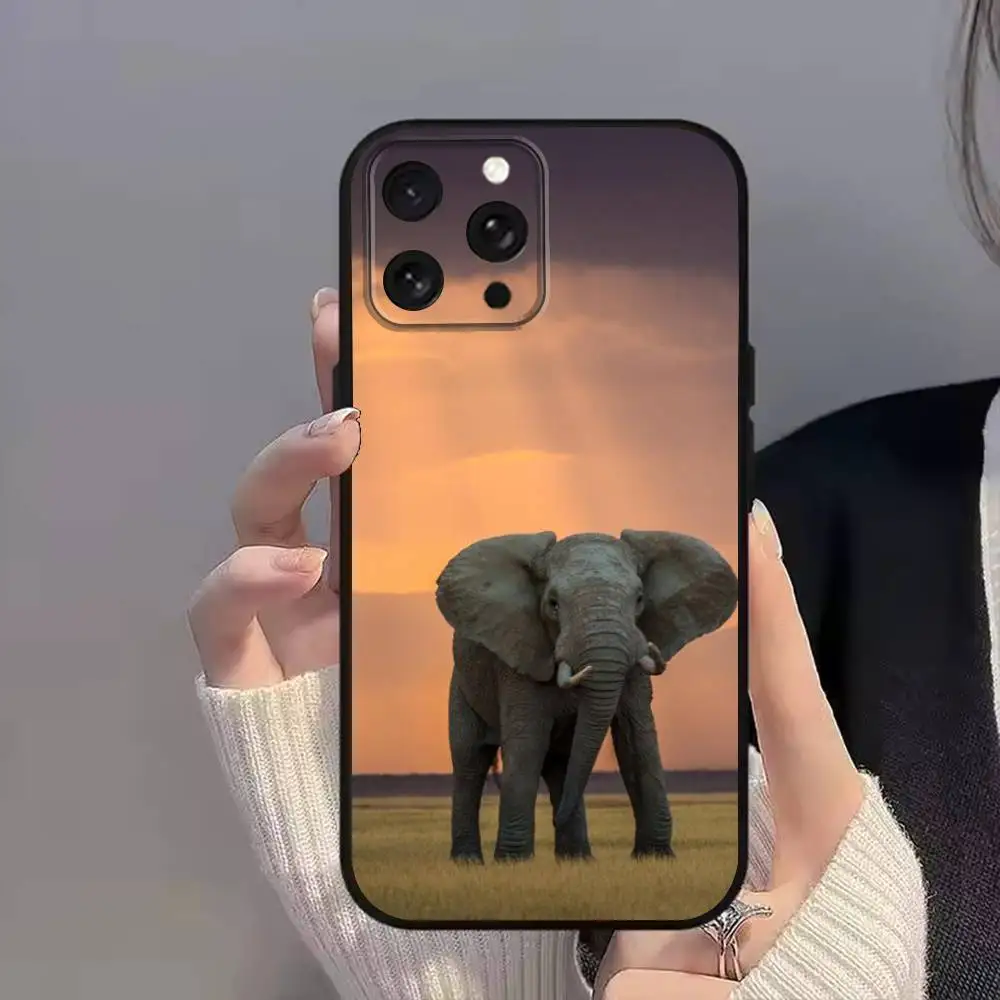 Enorme funda de teléfono con estampado completo de elefantes A-Animal para iPhone 11,12,15,16,17,13,14,Pro,Max,Plus,E,Mini,Air,SE4, funda suave negra
