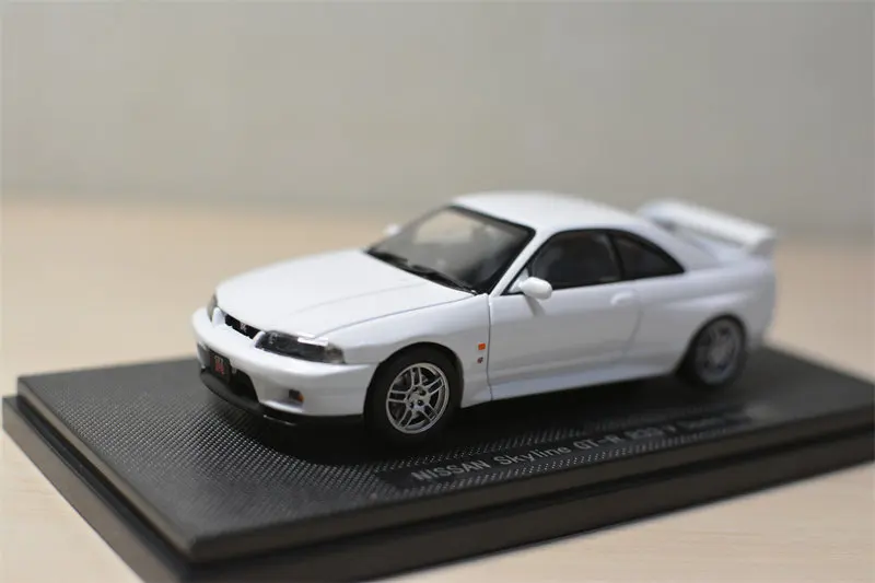 modele-de-voiture-en-alliage-diecast-ebbro-a-l'echelle-1-43-skyline-gt-r-r33-v-spec