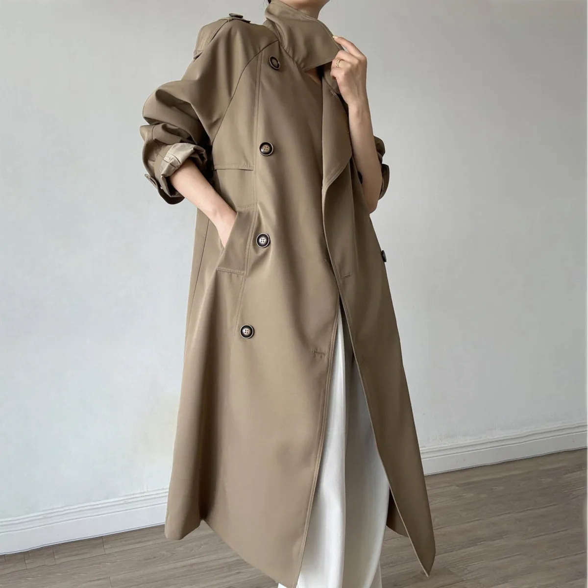 EOENKKY تصميم ذو ياقة بلون سادة وصدر مزدوج - معطف نسائي طويل فضفاض عالي الجودة بتصميم ربيعي جديد 2025