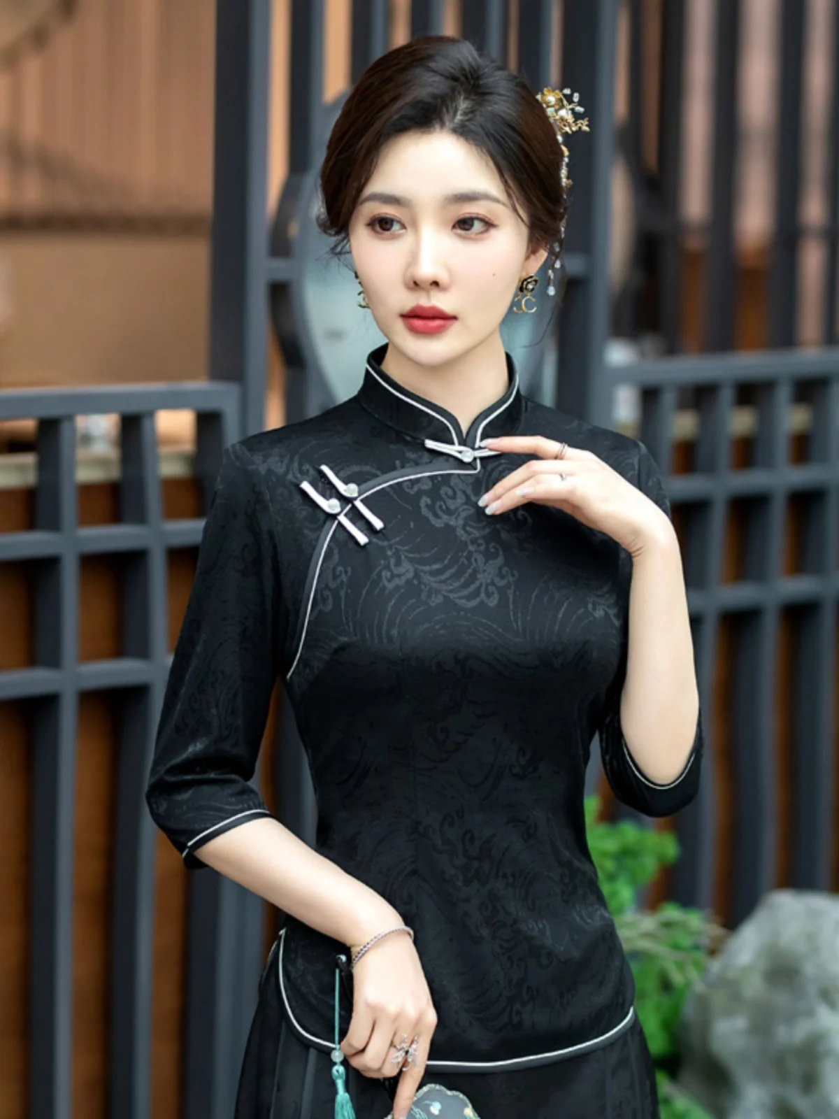 ชุดจีนสีแดงแบบใหม่ ปี 2024 ปักลายดอกไม้ ชุดแม่ลูก สไตล์ถังสูท ผ้าคุณภาพดี