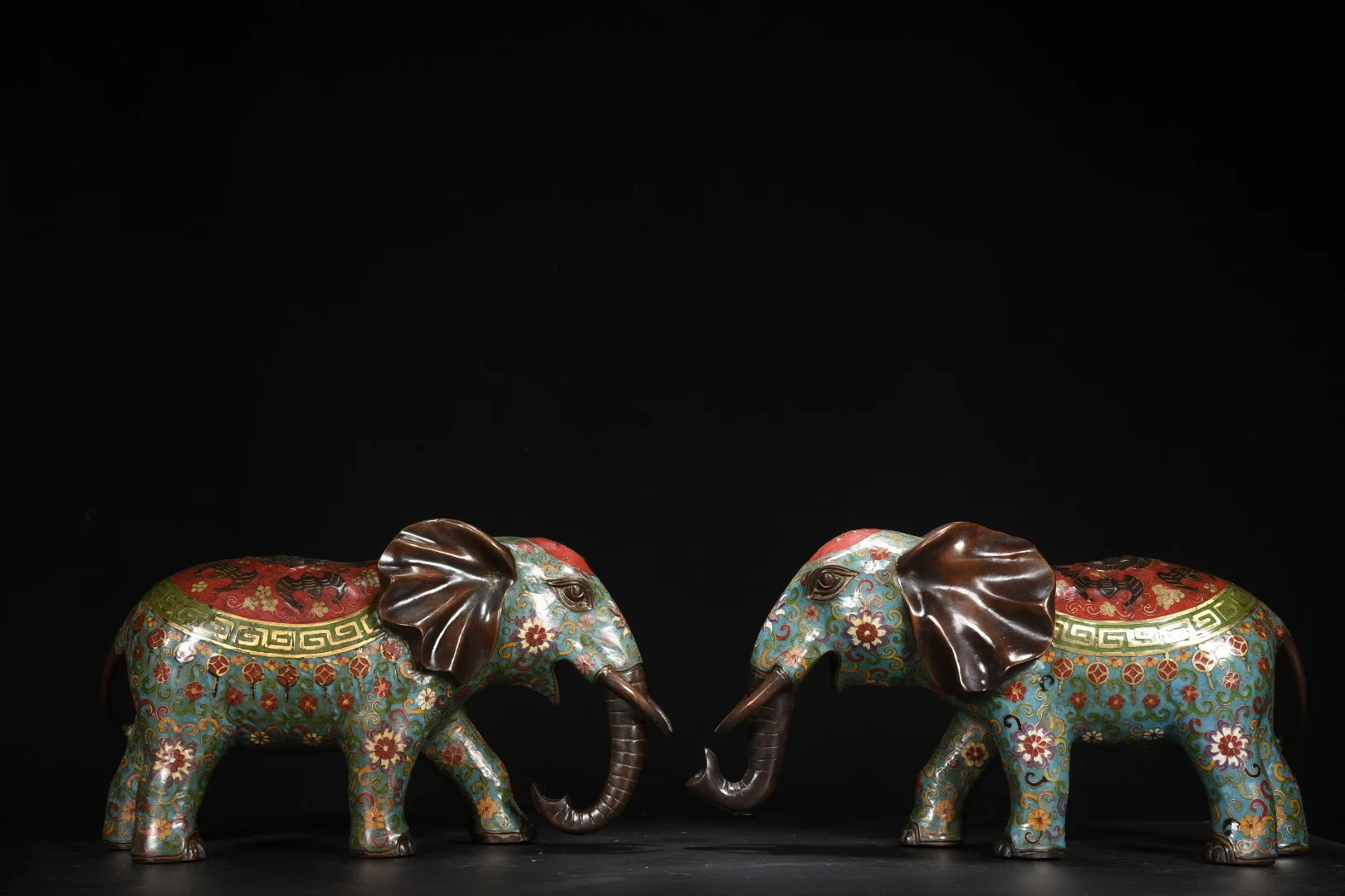 Nepalese folk Bronze Cloisonne Enamel Flower Bat Pattern Lucky Elephant Statue A Pair Amass wealth elephant Ornaments Town
