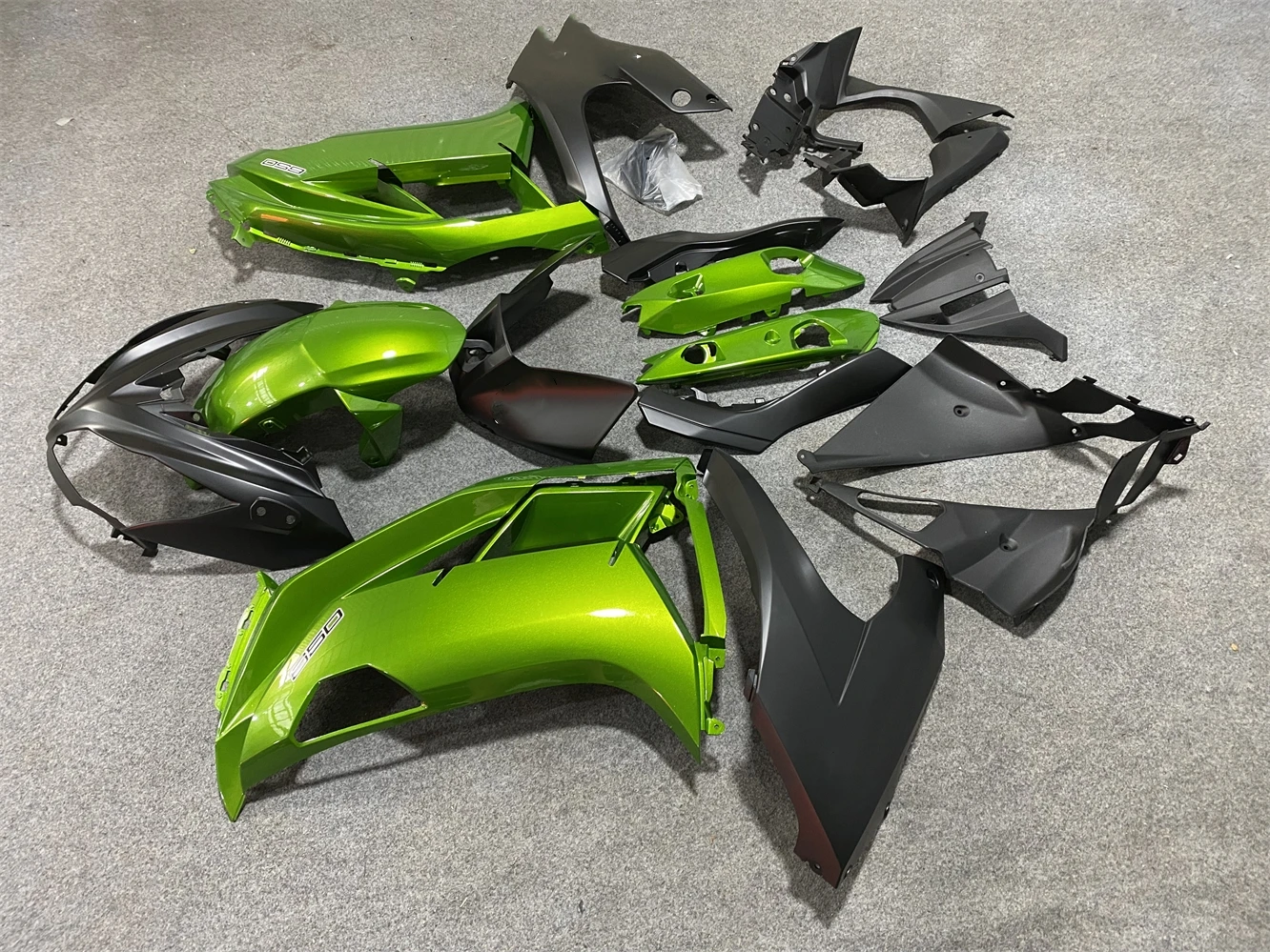 Motorcycle Fairing Kit Suitable for Kawasaki Ninja 650 12-16 Years ER-6F EX650 2012 2013 2014 2015 2016 Fairing Handrail Black