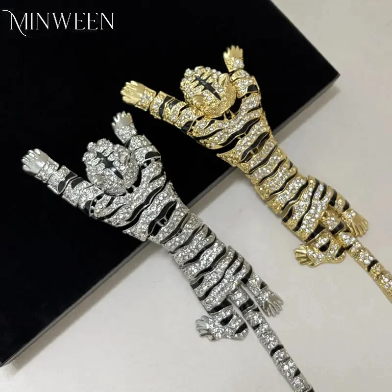 MINWEEN Retro Heavy Metal Leopard Animal Brooches Pins Designed Fashion Accessory for Women Men Gift Fine Jewelry