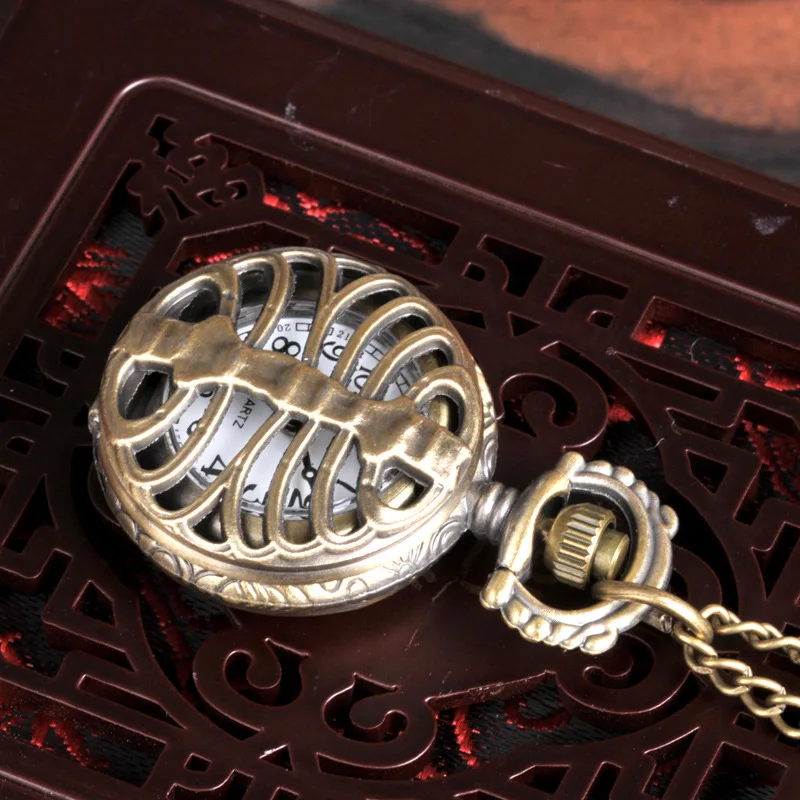 Orologio da tasca al quarzo in bronzo carino di lusso per uomo donna fiore di rosa scheletro cassa incisa collana con ciondolo a catena Fob orologio regali