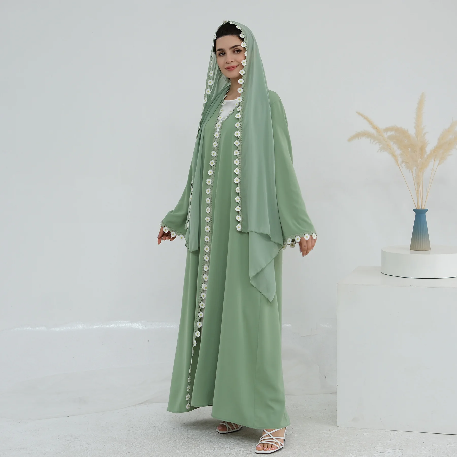 أزياء إسلامية نسائية 2026، طقم من قطعتين أخضر عصري بسيط فضفاض بأكمام طويلة مع كارديجان وحجاب للسيدات