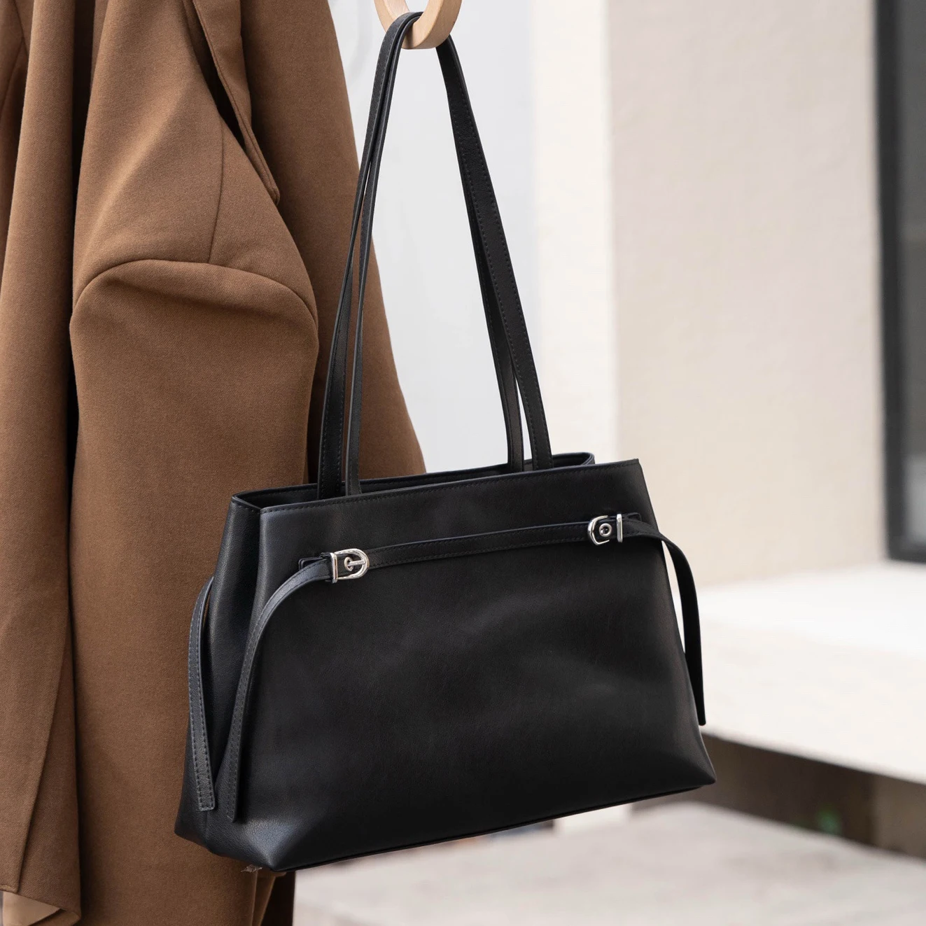 

Top layer cowhide women's armpit bag 2025 autumn and winter new design matte cowhide large capacity vintage handbag shoulder bag