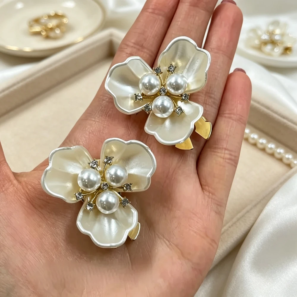 Elegant Pearl Flower Buttons Rhinestone Shell Petal Shank Buttons for Dress Shirt Sweater DIY Clothing Accessories