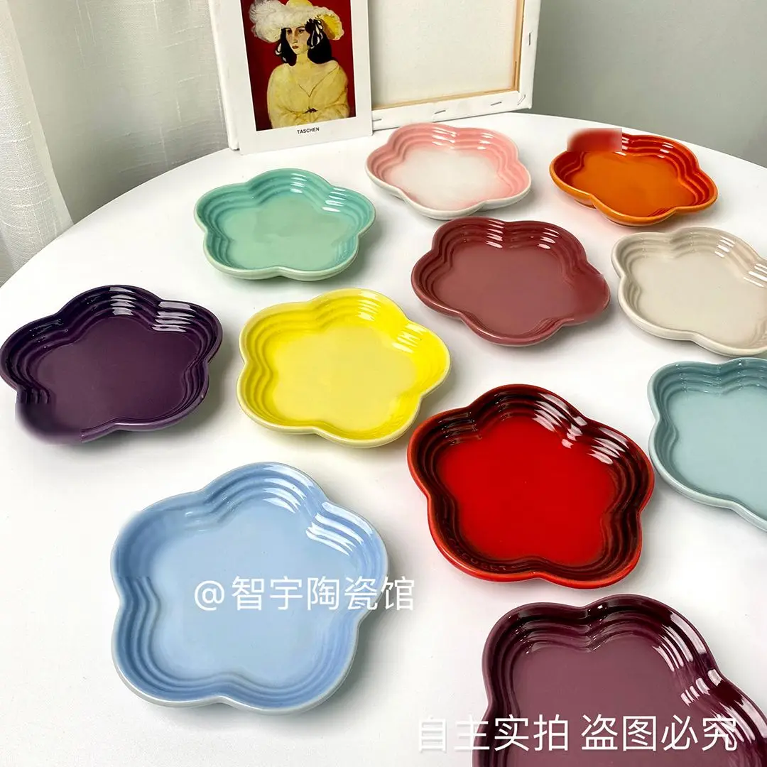 Plum Blossom Small Plate Cat Bowl Pet Plate Sauce Flower Shaped Plate Pet Gradient Bone Spitting Tableware Plum Blossom Dish