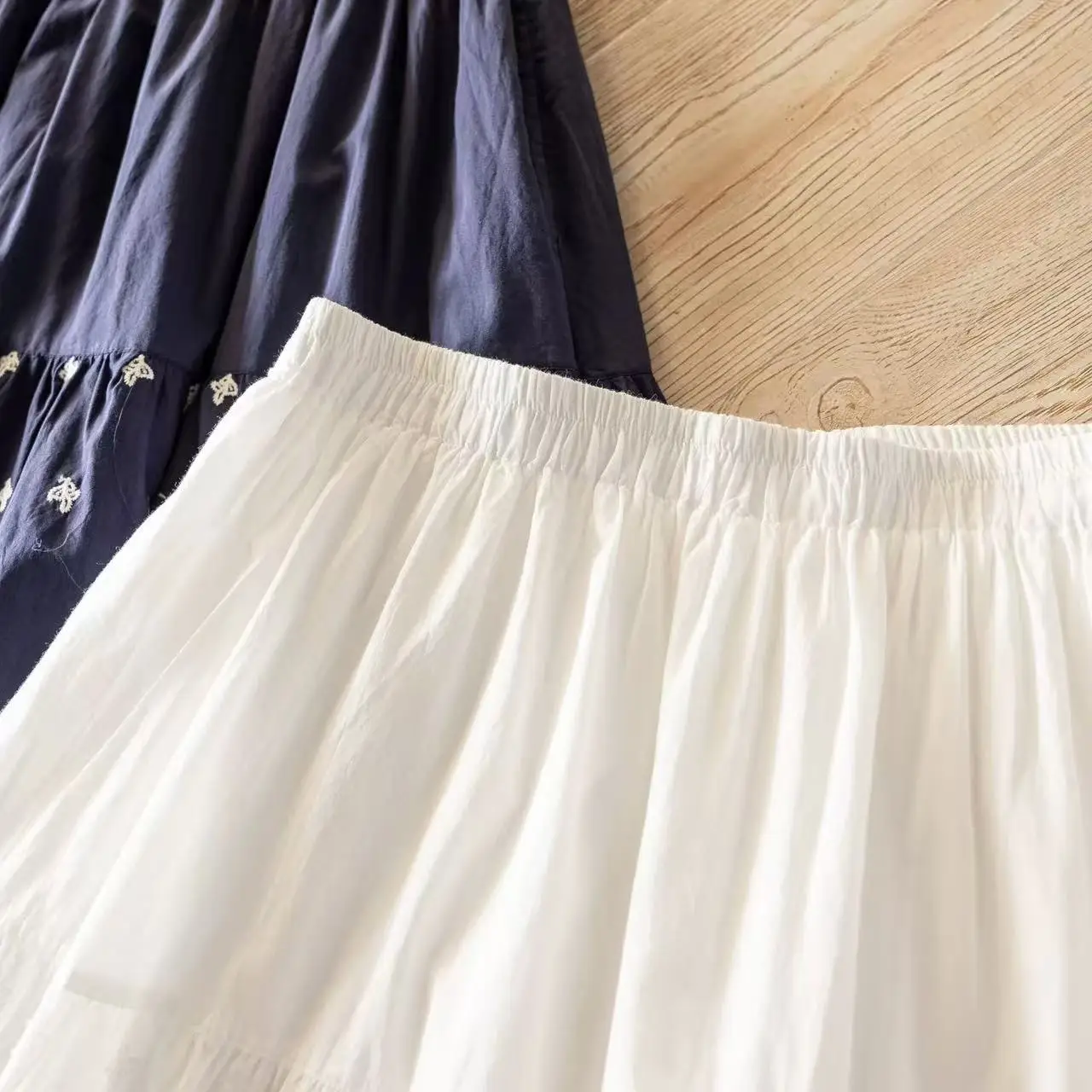2026 Women's Boho Tiered Maxi Skirt, Elastic High Waist Floral Embroidery Lace Trim A-Line Flowy Cotton Long Skirt Beach Daily