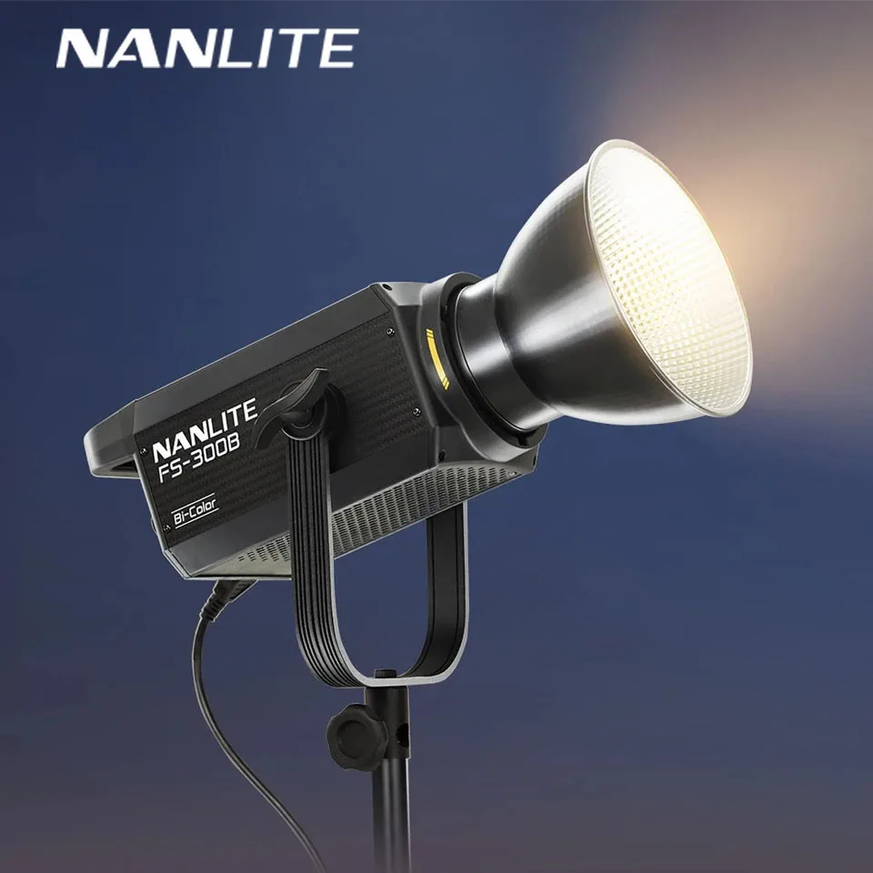 Amaran 300c 300W RGBww Full-color 2500-7500K COB Video Light Amaran 150c RGB Fill Light z regulacją App Control przez Aputure
