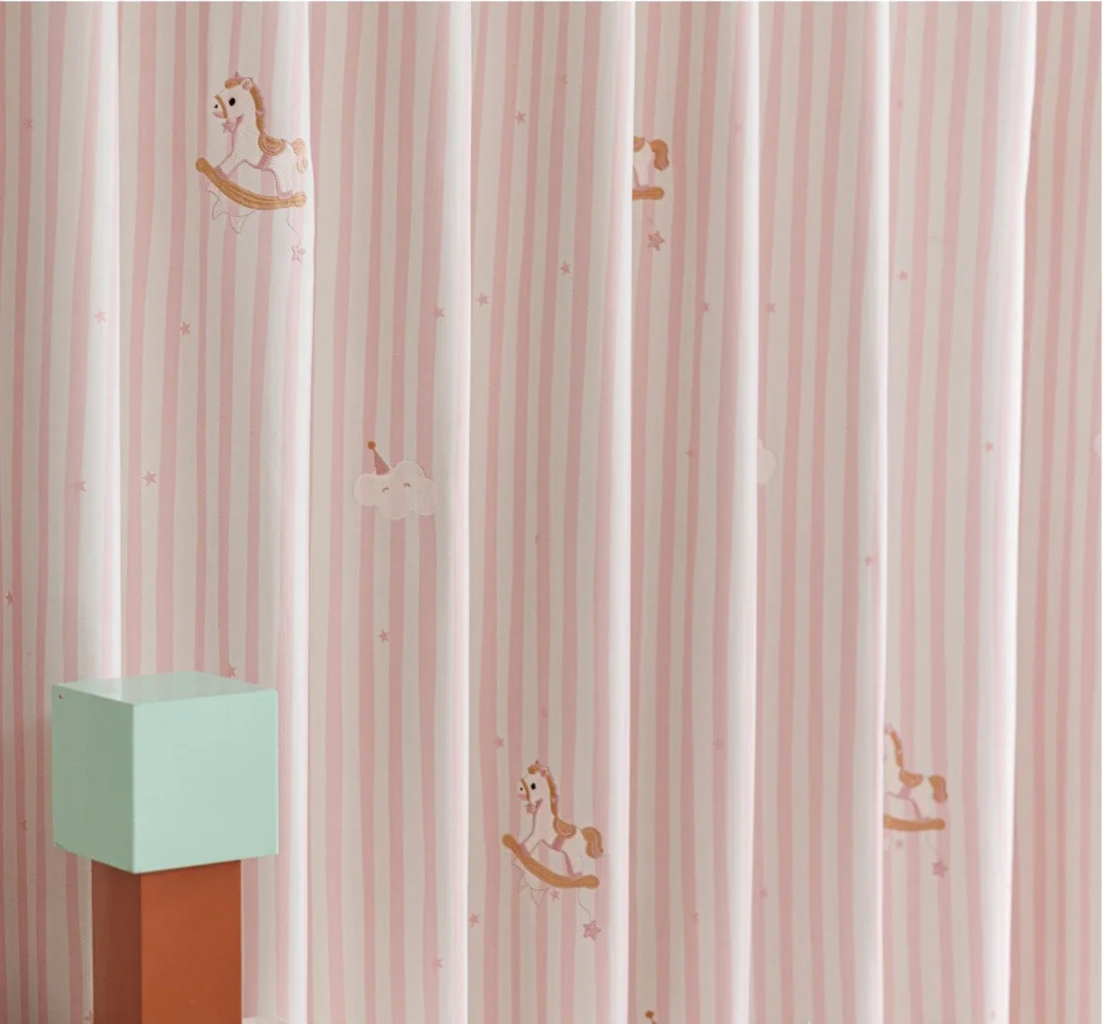 Fabric Trojan Horse Embroidered Pink Velvet Luxurious Decor Blackout Curtains for Bedroom Fashion Elegant Customized Chenille