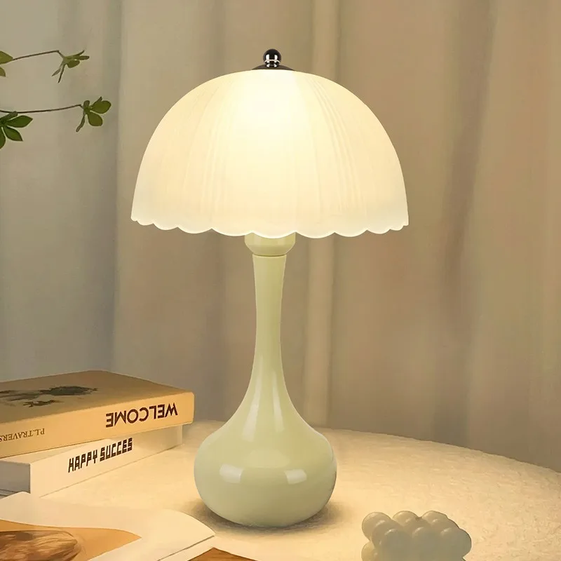 Desk lamp, bedroom bedside table lamp, light luxury and high-end feeling, new master bedroom appearance