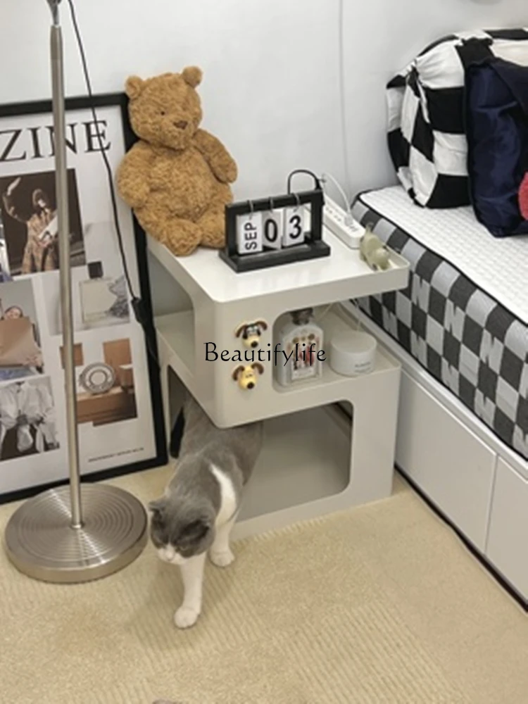 Z.-* طاولة بجانب السرير مخصصة ومبتكرة بتصميم هندسي وطاولة زاوية صغيرة للشقة