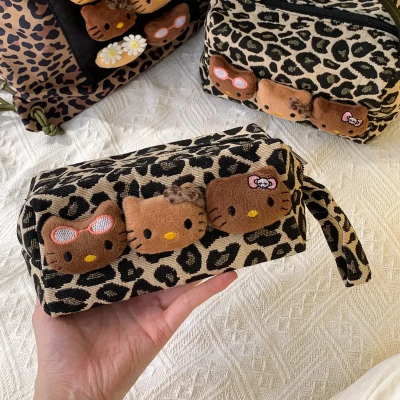 

Hello Kitty Leopard Black Leather Makeup Bag For Women Large Capacity Portable Commuter Travel Handbag Skincare And Cosmetics ﻿