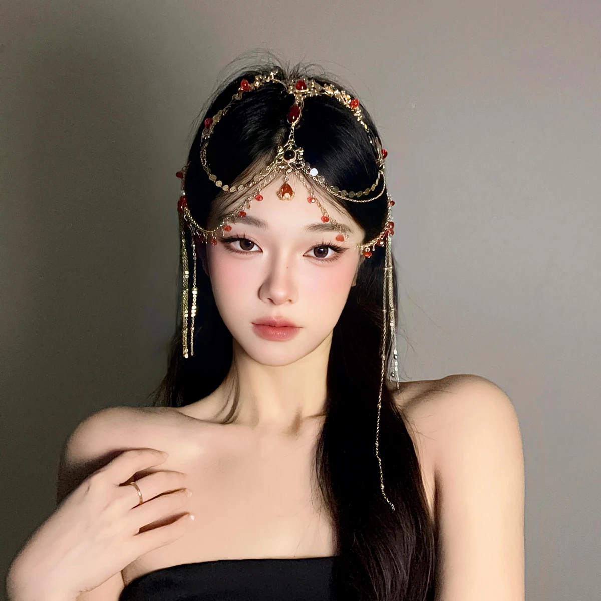

Exotic style, ancient style, Hanfu headwear, women's ancient costume, fairy aura, flowing tassels, eyebrow center, hanging forehead, Western Regions, Dunhuang, bridal hair accessories